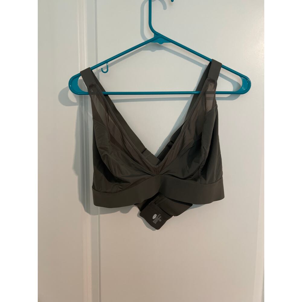 Parade Gray Triangle Bralette – Adjustable Criss Cross Back – Size 3 (Large)